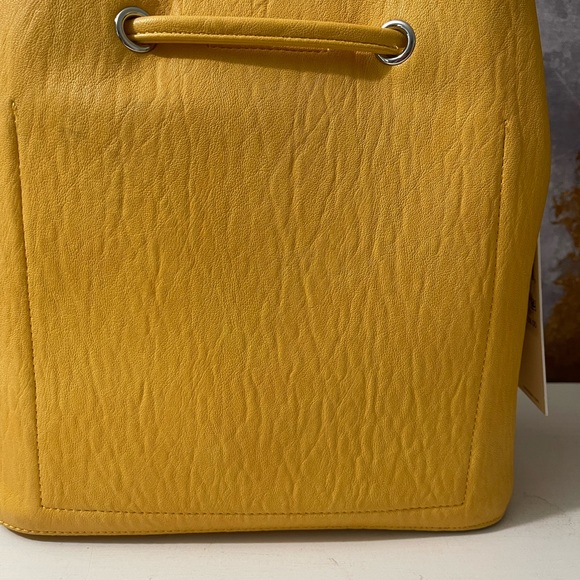 Calvin Klein yellow bucket bag - Picture 9 of 10